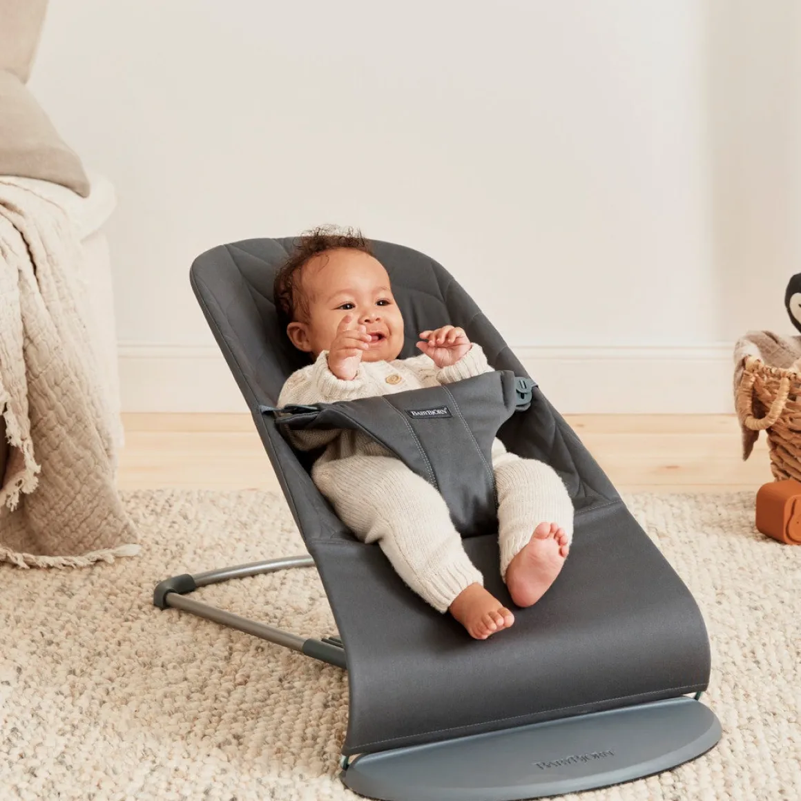 BabyBjörn Bliss Skråstol Woven Bladmønstret Quilt, Antracitgrå