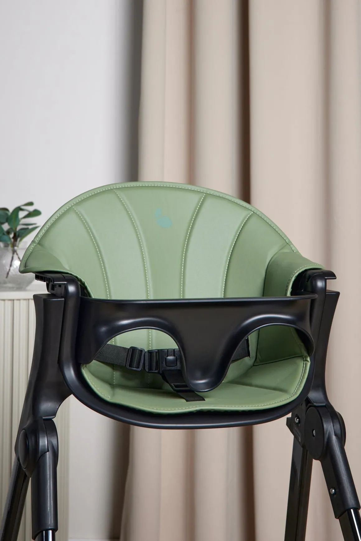 Beemoo CARE Harmony Højstol inkl. Hynde, White/Wood/Green