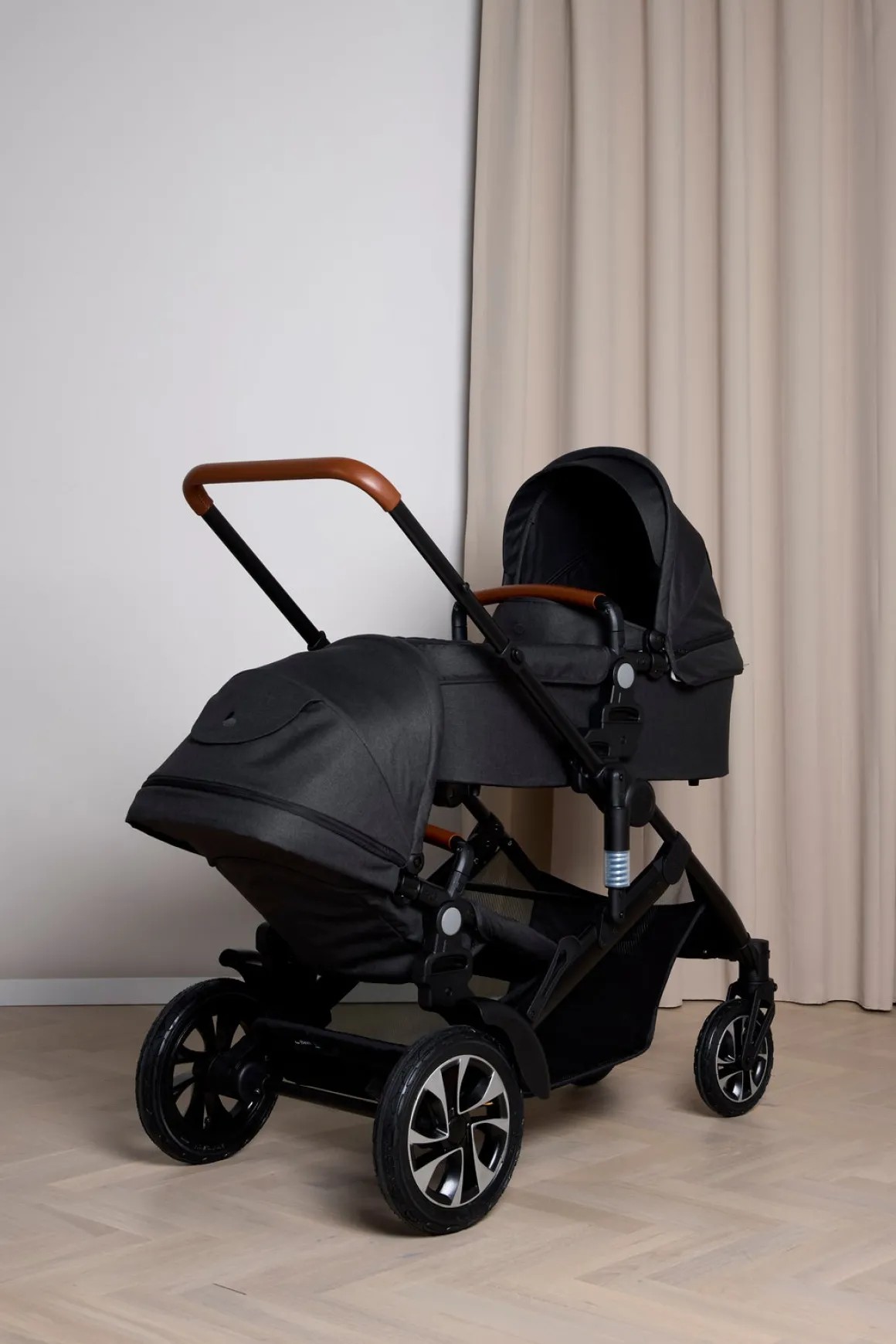 Beemoo Maxi 4 Twin Søskendevogn, Black/Black