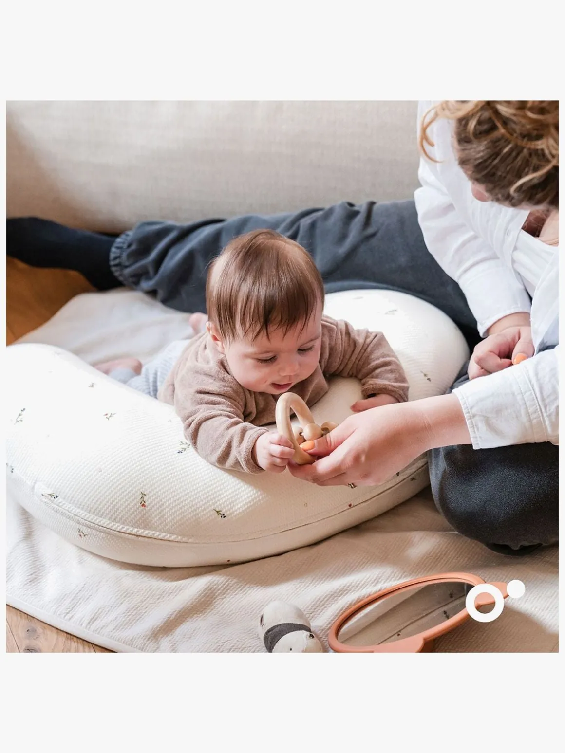 Doomoo Amme- & Graviditetspude 2-i-1, Quilt Creme Blomma