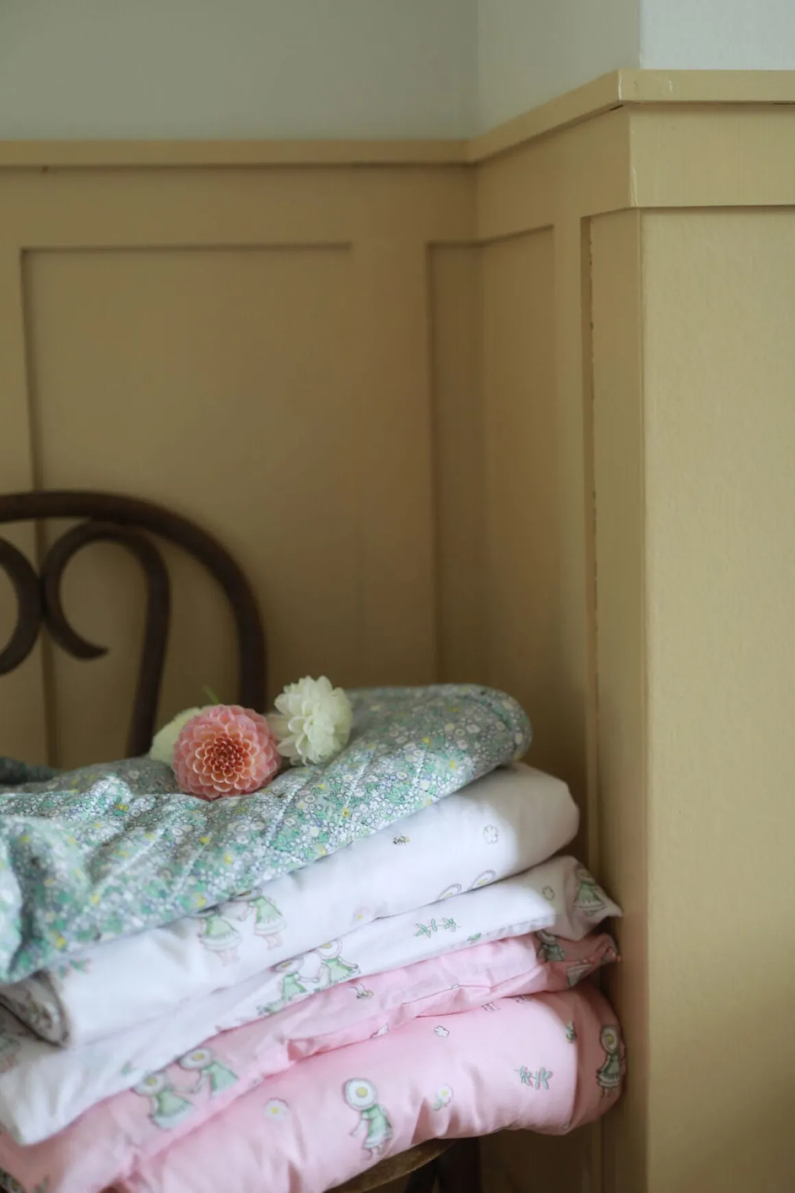 Elsa Beskow Blomsterfesten Sengesæt 150 x 210, Pink