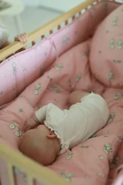 Elsa Beskow Blomsterfesten Sengerand 30 x 360, Pink