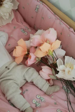 Elsa Beskow Blomsterfesten Sengesæt 100 x 130 Tremmeseng, Pink