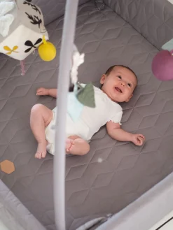 FILIBABBA Soft Quilt Aktivitetstæppe, Dark Grey