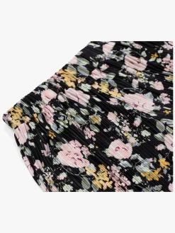 Luca & Lola Enrica Bukser, Flowers