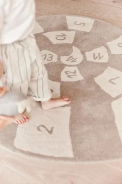 OYOY Mini Nautilus Hopscotch Gulvtæppe 100x112, Clay/Offwhite