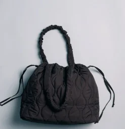 Petite Chérie Chloé Quilted Pusletaske, Black