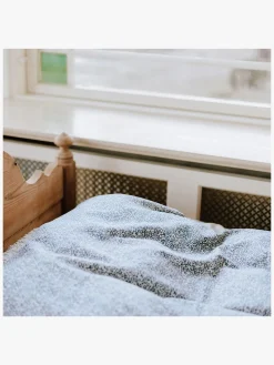 That's Mine Levi Sengesæt Tremmeseng 100x130, Flores Sandshell/Blue